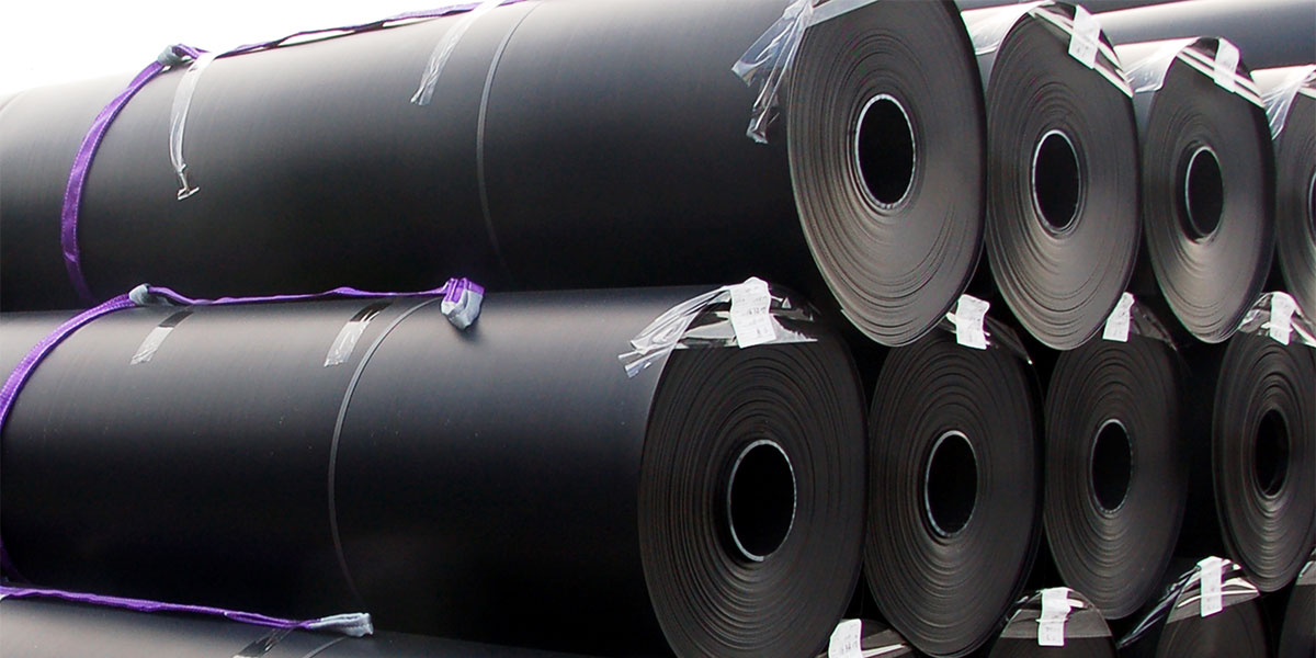 HDPE vs LLDPE Liners (pros and cons and applications)